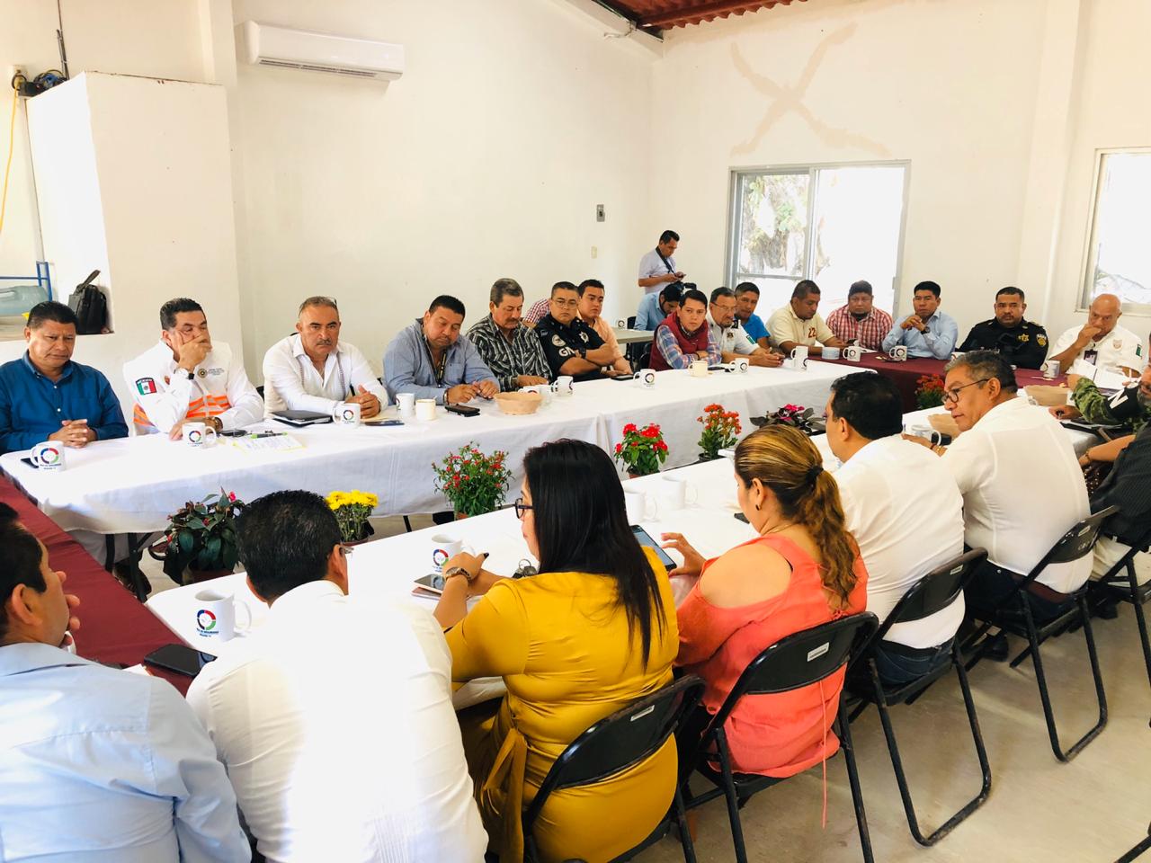 PRESIDENTE MUNICIPAL DE MEZCALAPA EN LA MESA DE SEGURIDAD REGIÓN 11